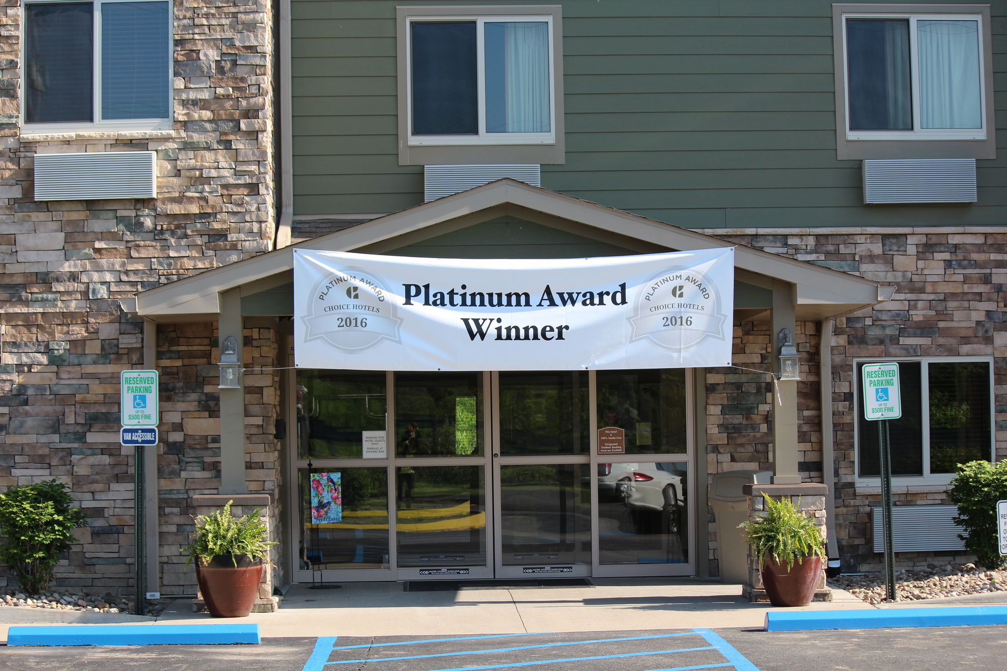 Suburban Studios Wheeling - Triadelphia