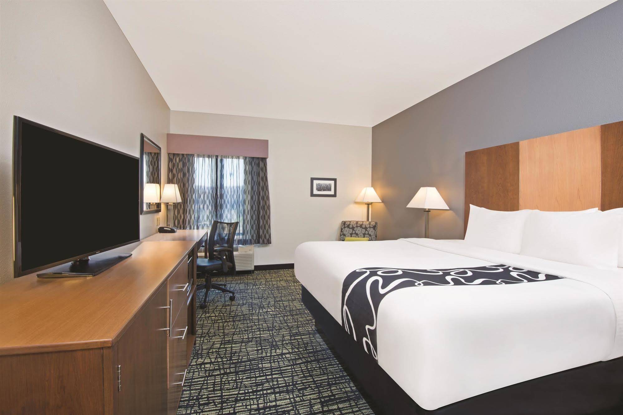 La Quinta Inn & Suites by Wyndham Morgantown