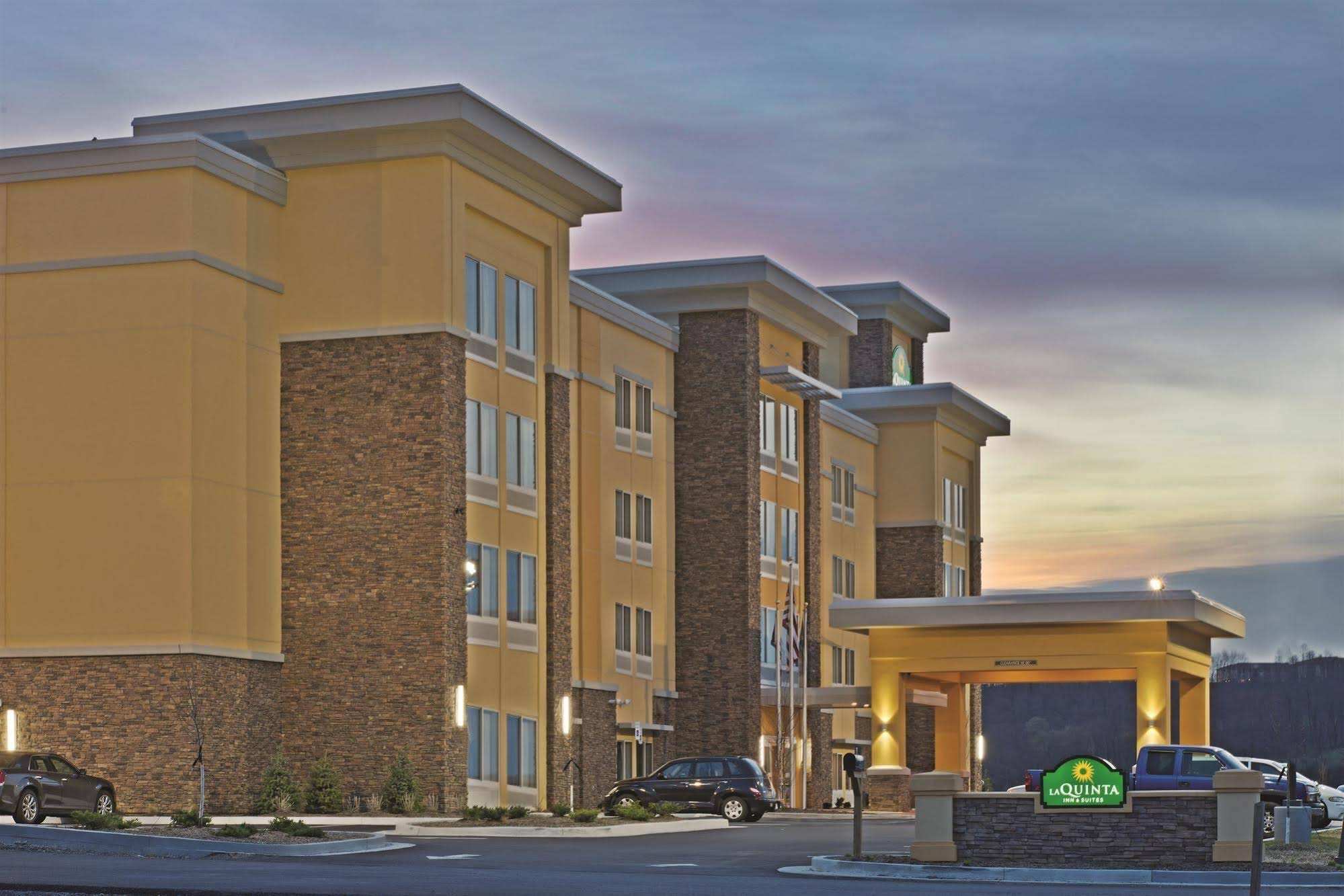 La Quinta Inn & Suites by Wyndham Morgantown