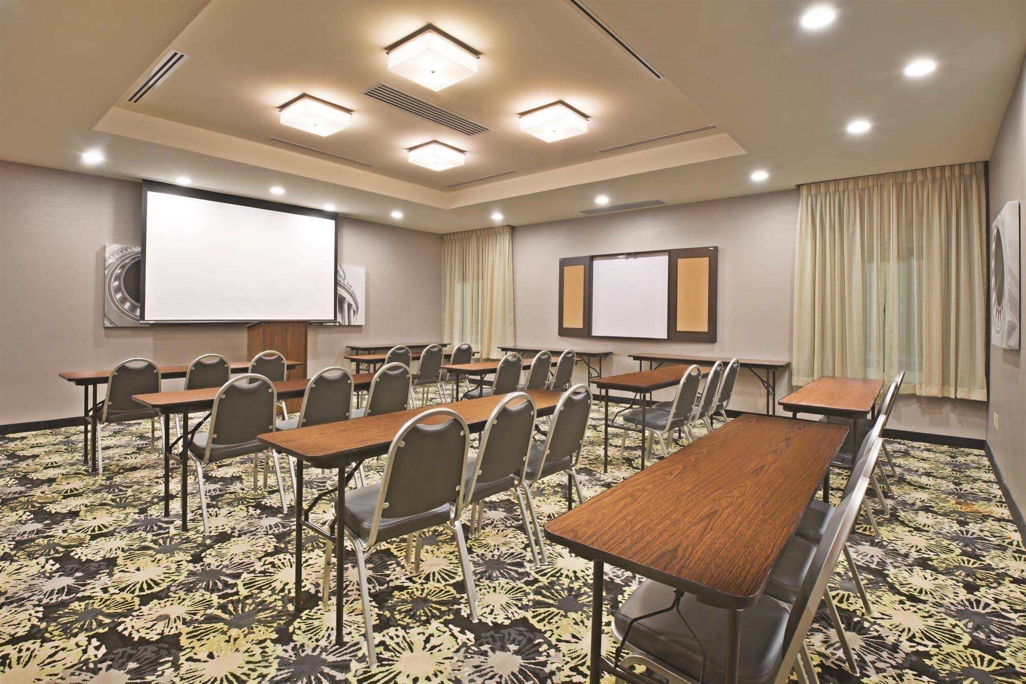 La Quinta Inn & Suites by Wyndham Morgantown