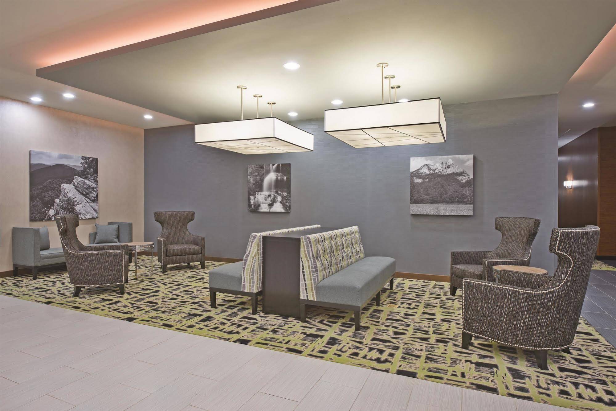 La Quinta Inn & Suites by Wyndham Morgantown