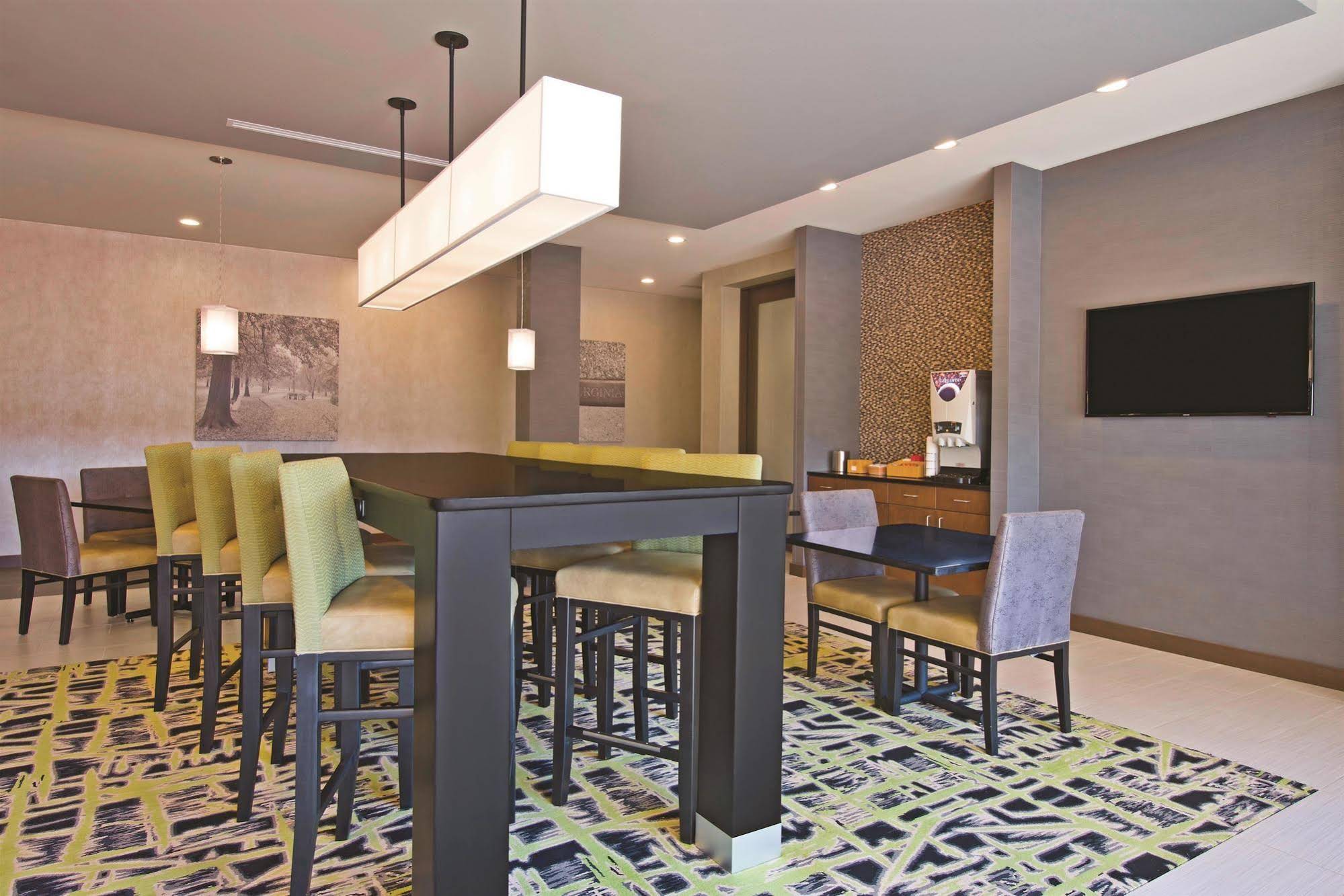 La Quinta Inn & Suites by Wyndham Morgantown