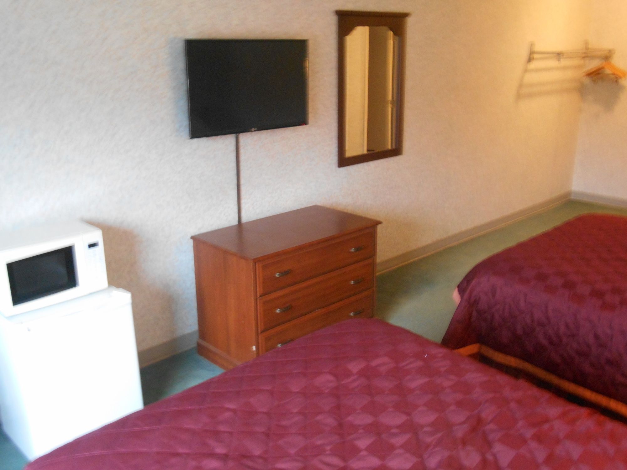 Super 6 Inn and Suites