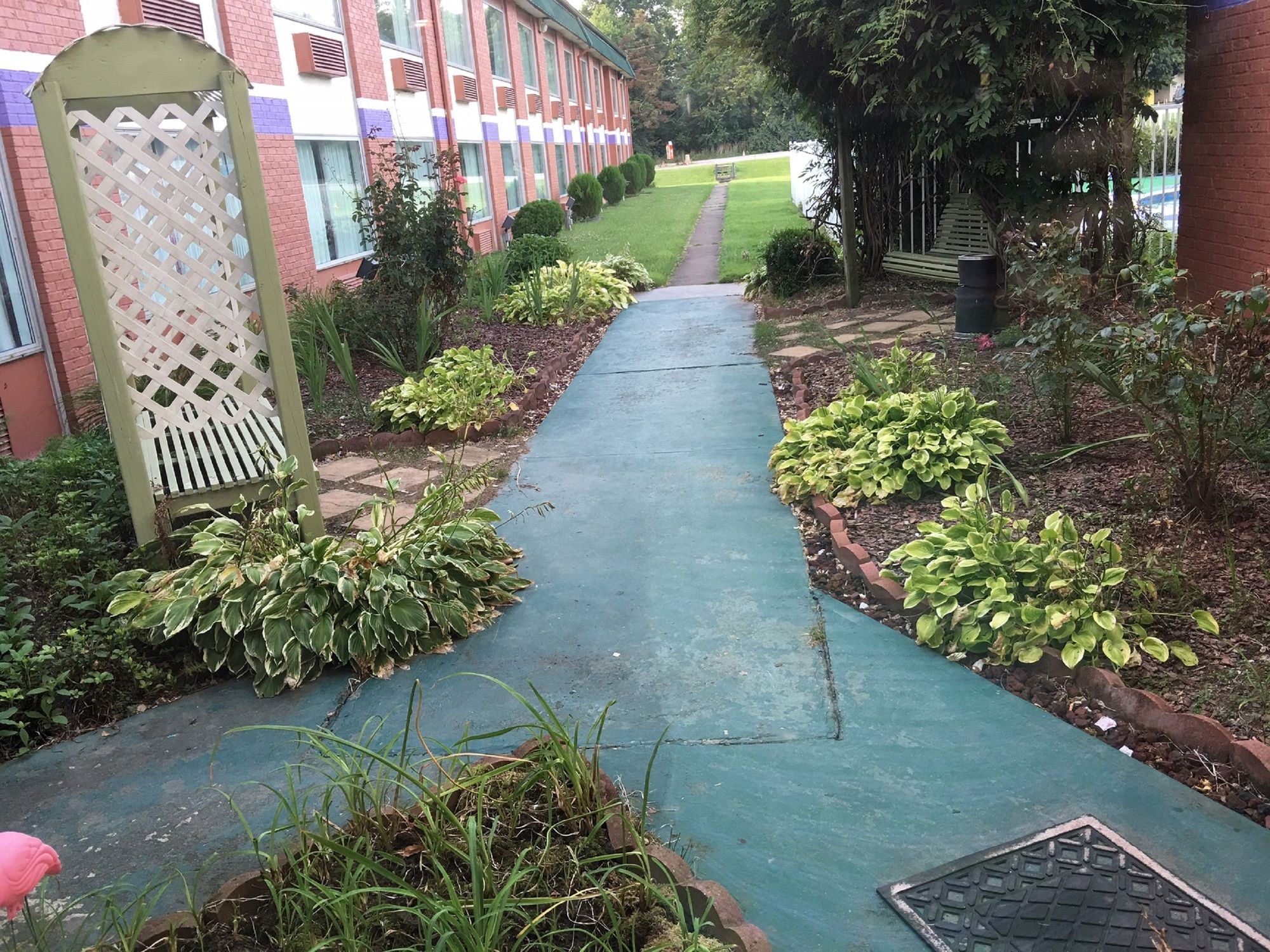 Super 6 Inn and Suites