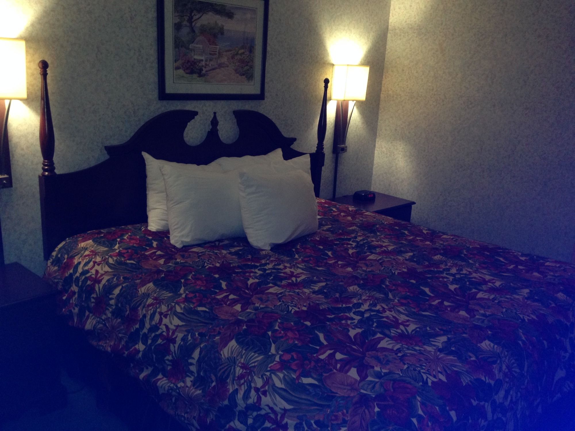 Super 6 Inn and Suites