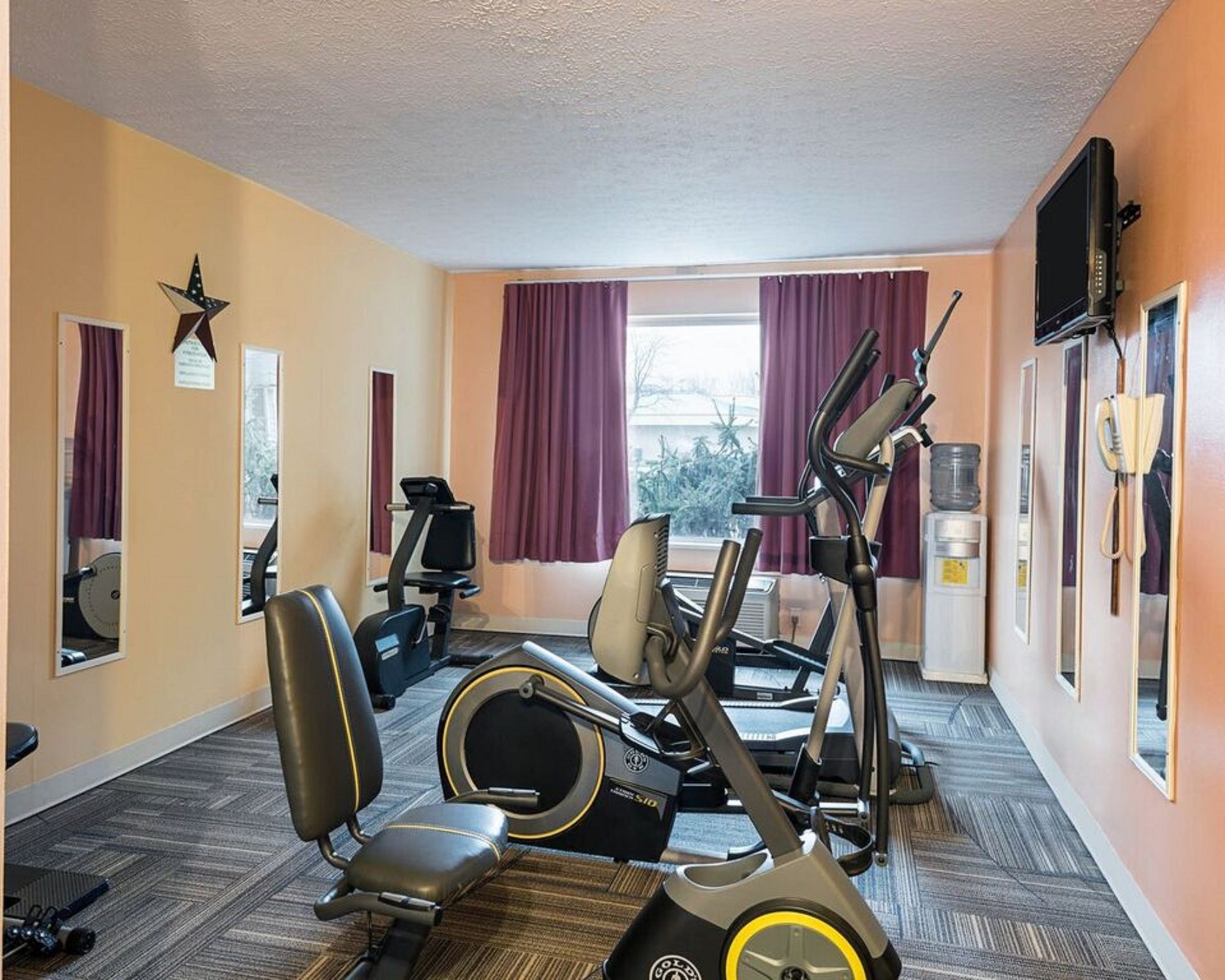 Super 6 Inn and Suites