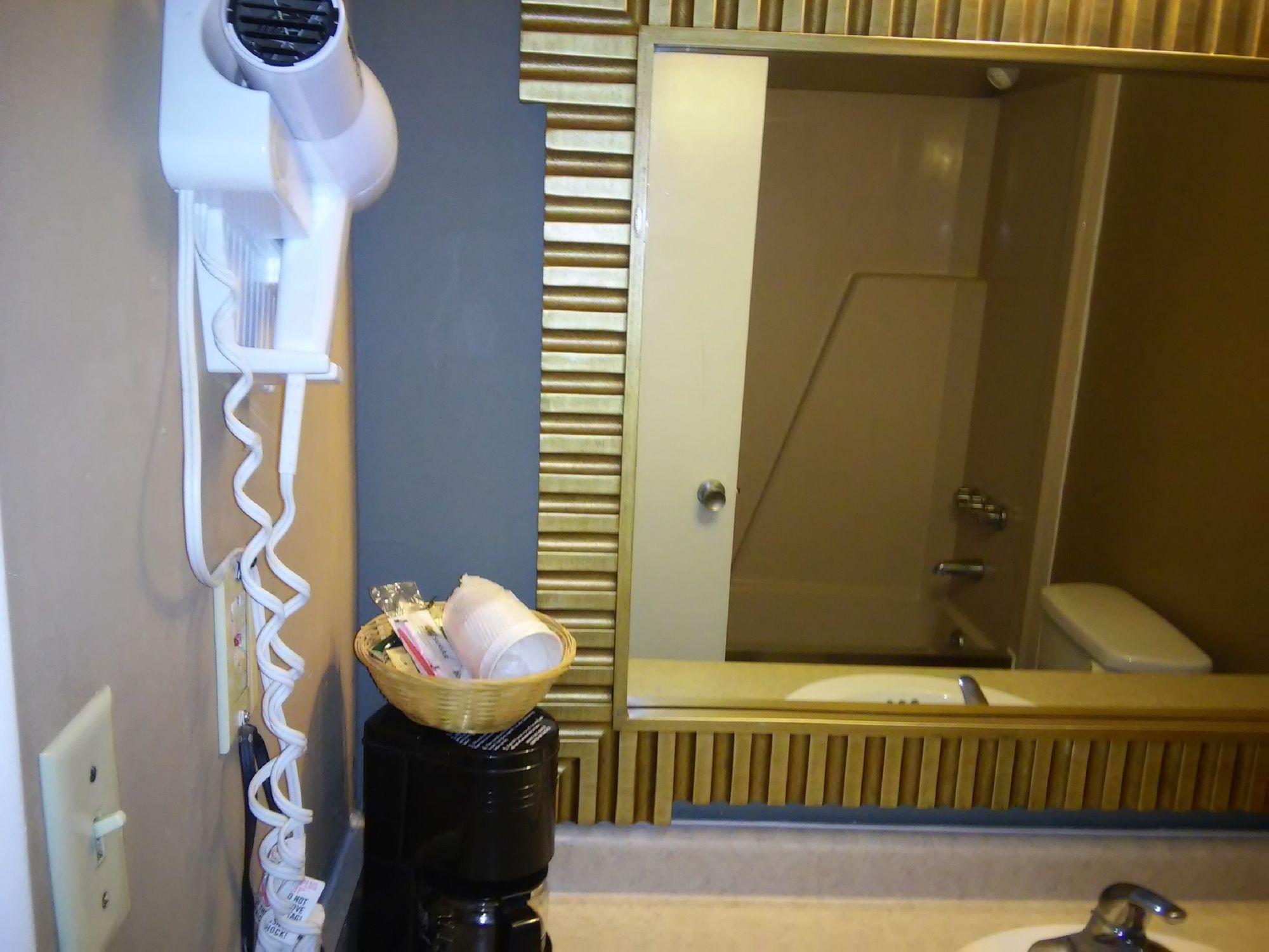 Super 6 Inn and Suites