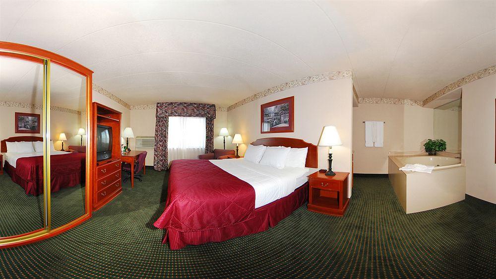 AmericInn & Suites By Wyndham Baraboo Event Center