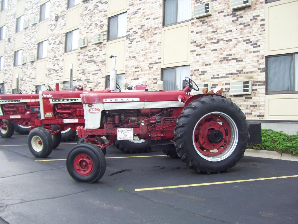 AmericInn & Suites By Wyndham Baraboo Event Center