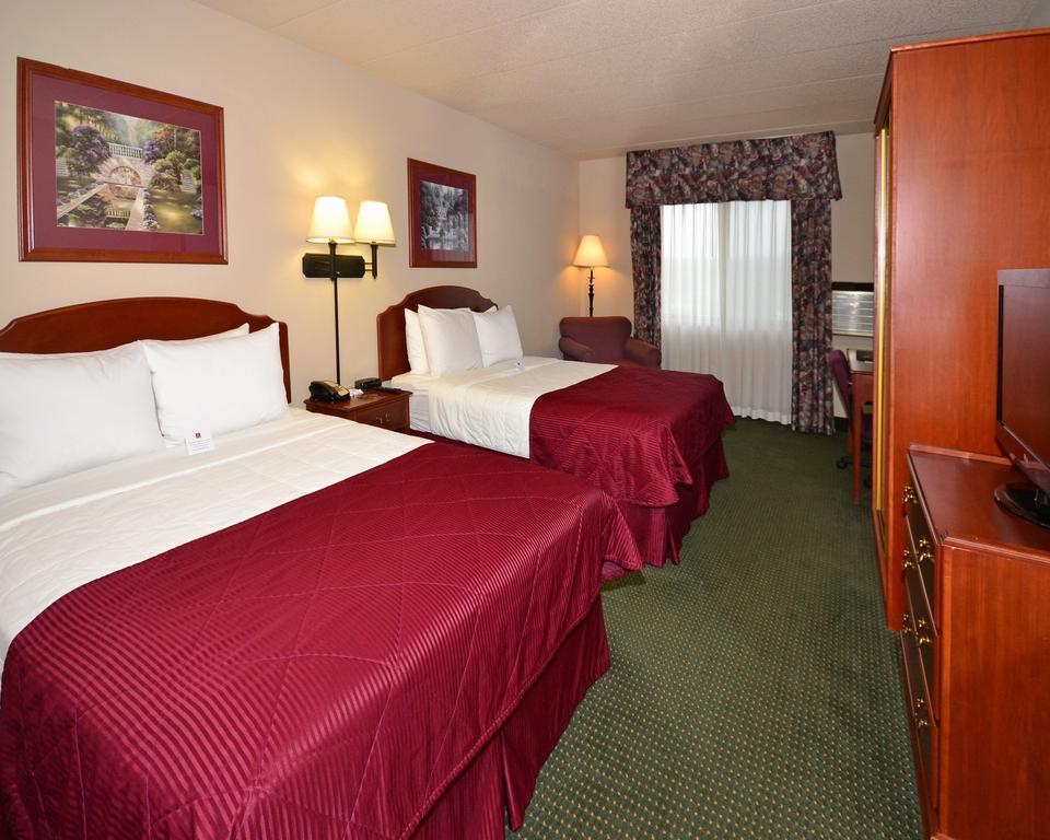 AmericInn & Suites By Wyndham Baraboo Event Center