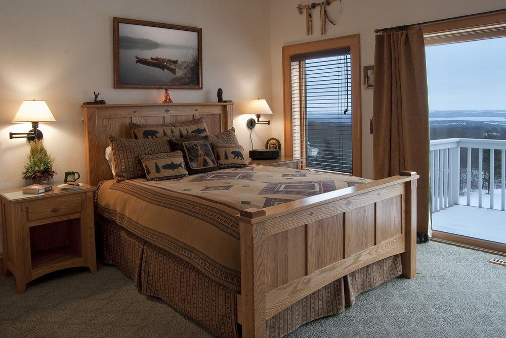 Inn at Wawanissee Point