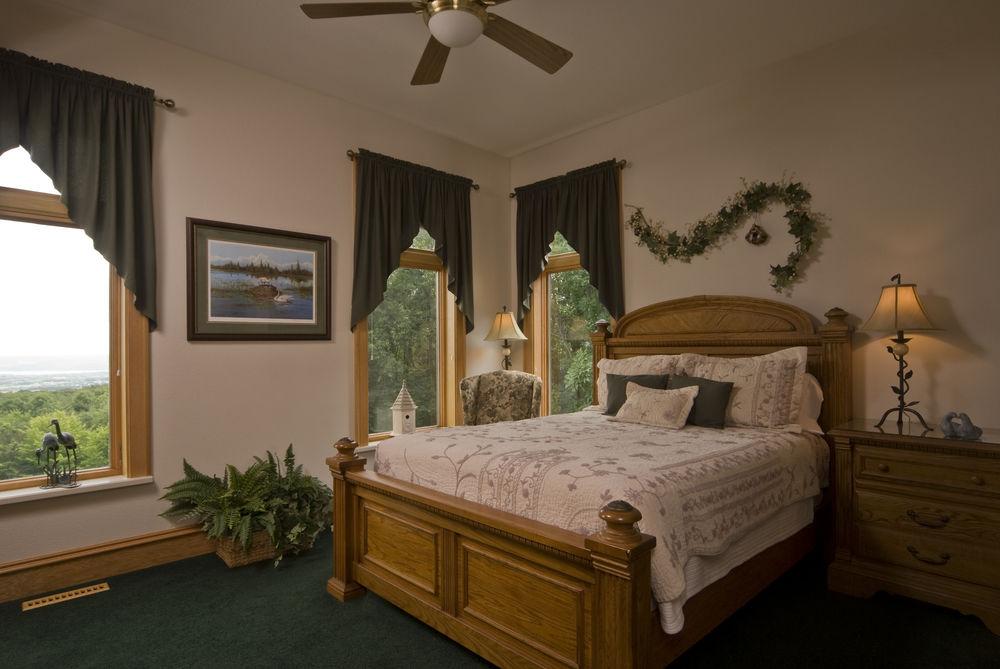 Inn at Wawanissee Point