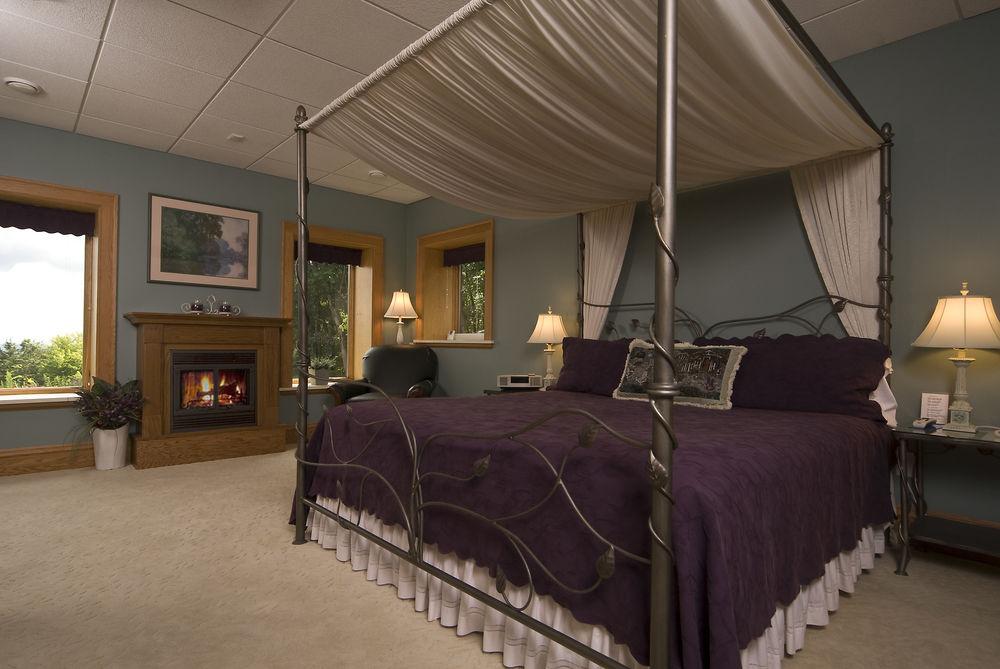 Inn at Wawanissee Point