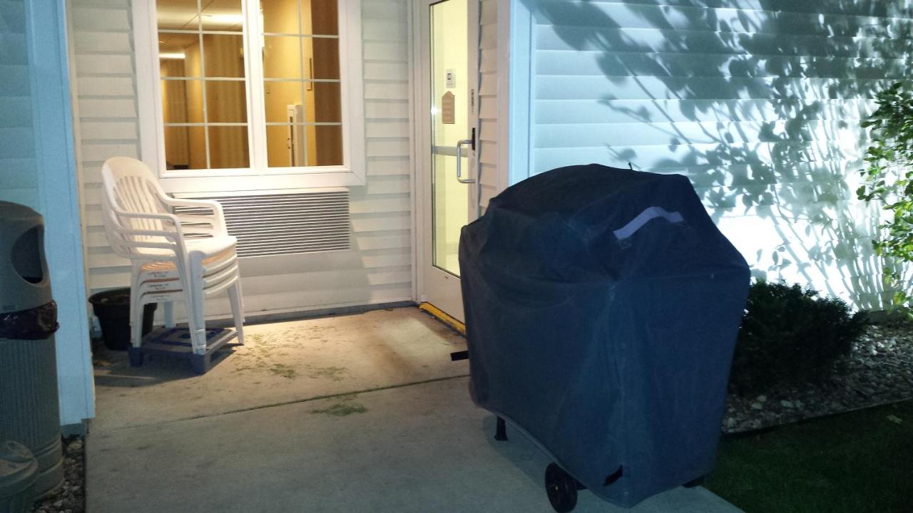 Cobblestone Inn & Suites