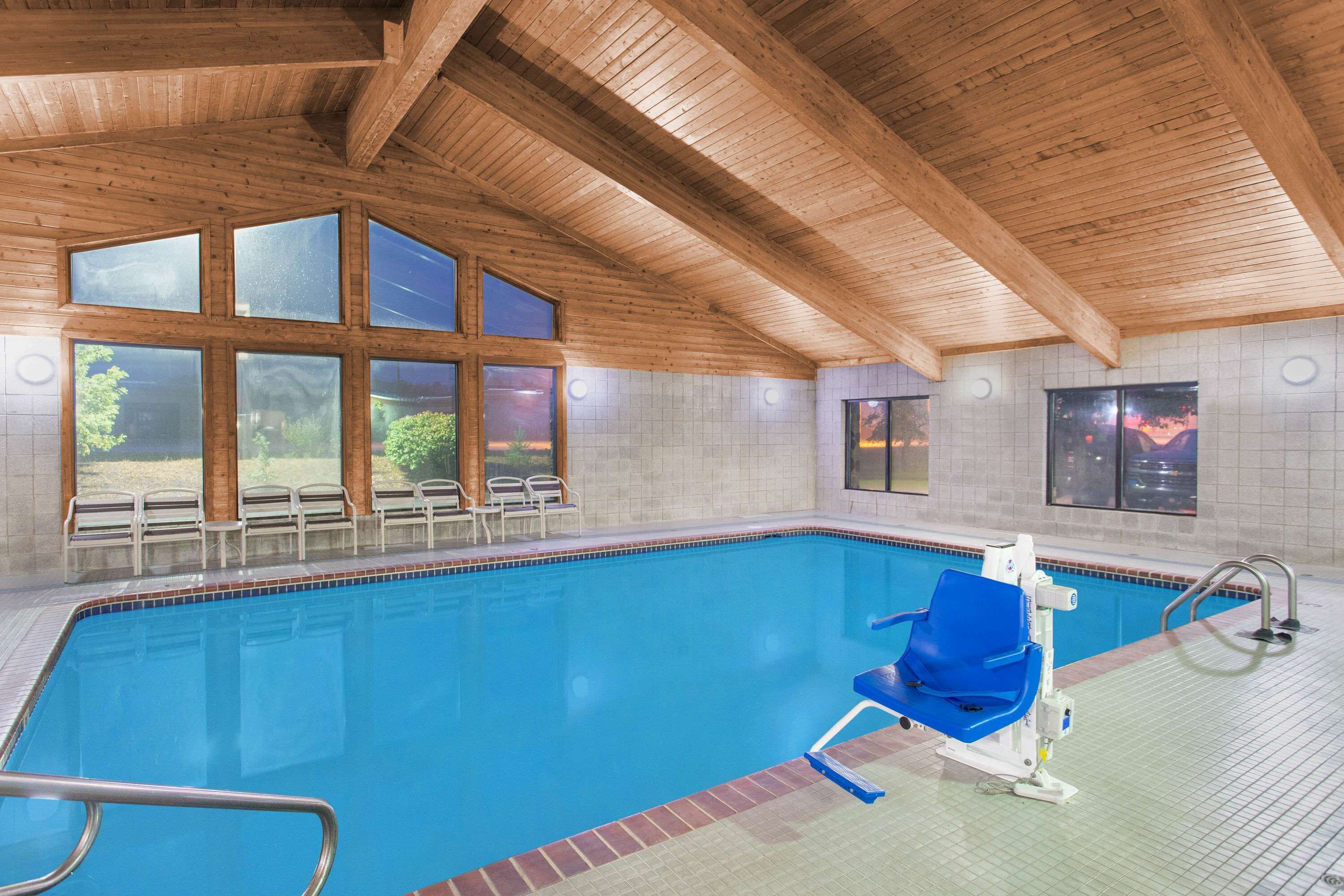 AmericInn by Wyndham Burlington