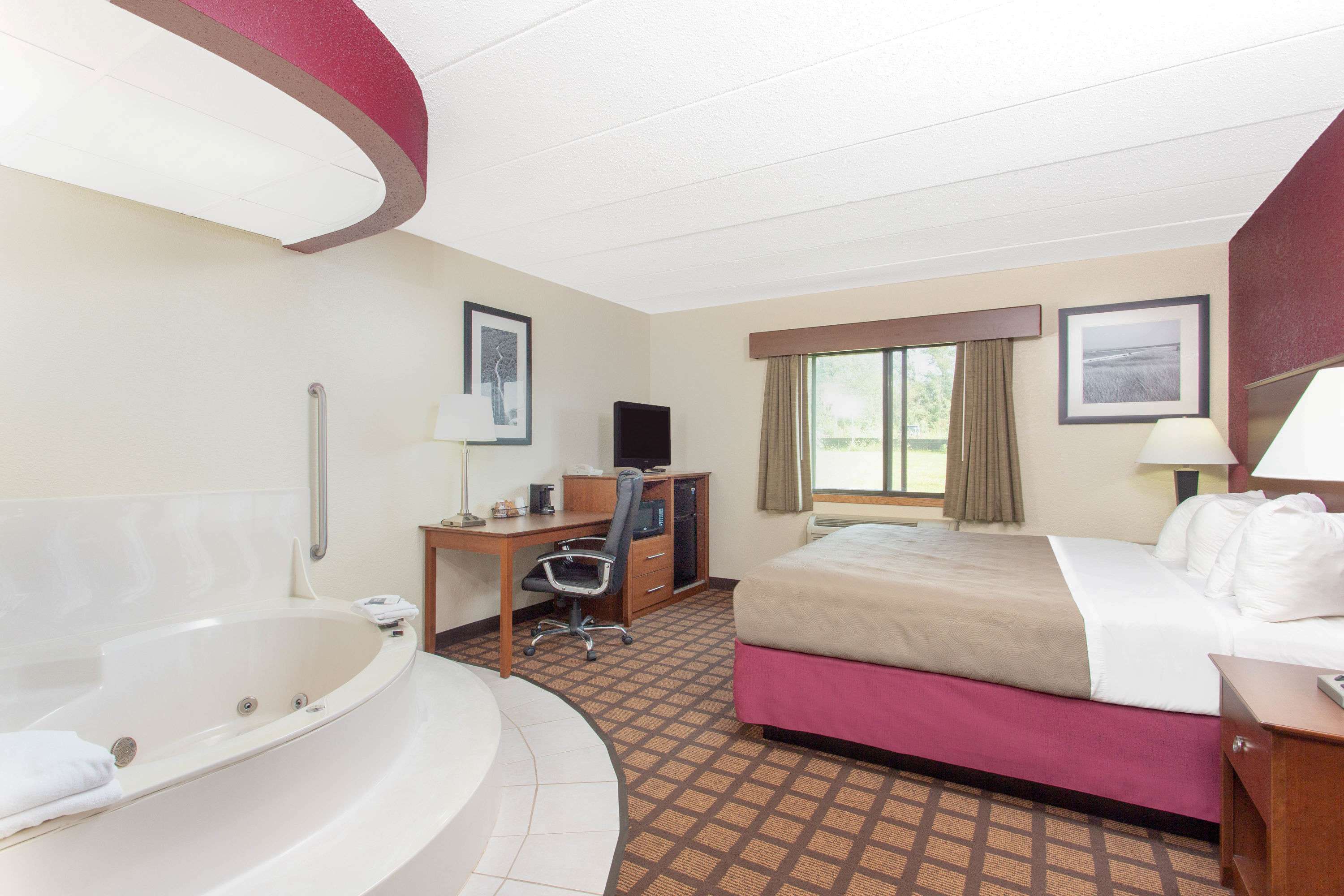 AmericInn by Wyndham Burlington