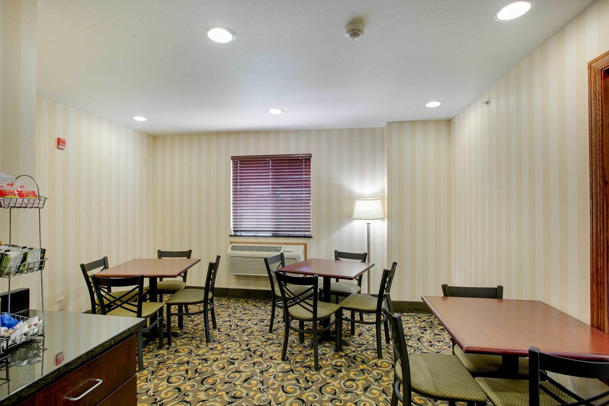 Cobblestone Inn & Suites