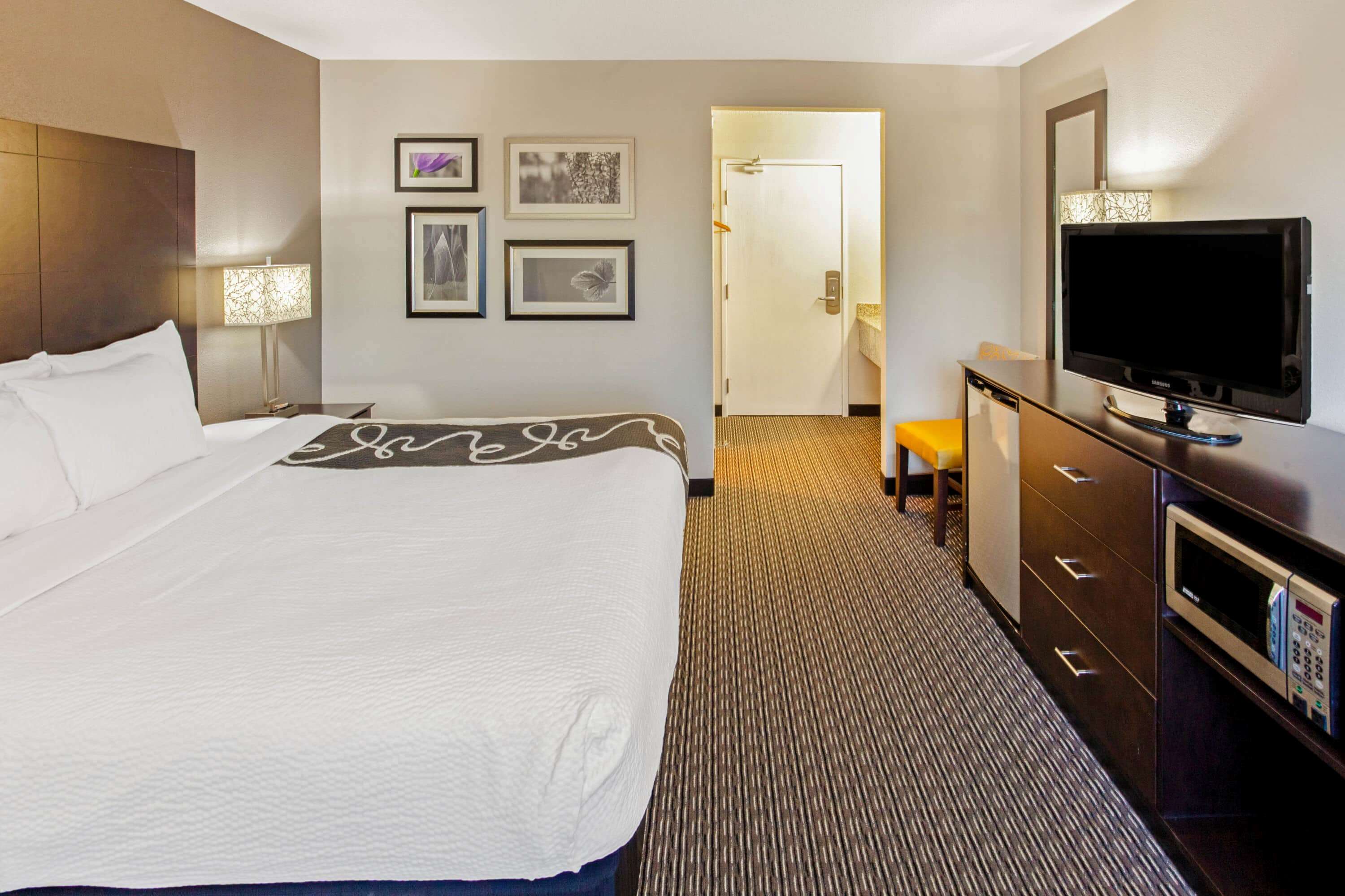 La Quinta Inn & Suites by Wyndham Milwaukee Delafield