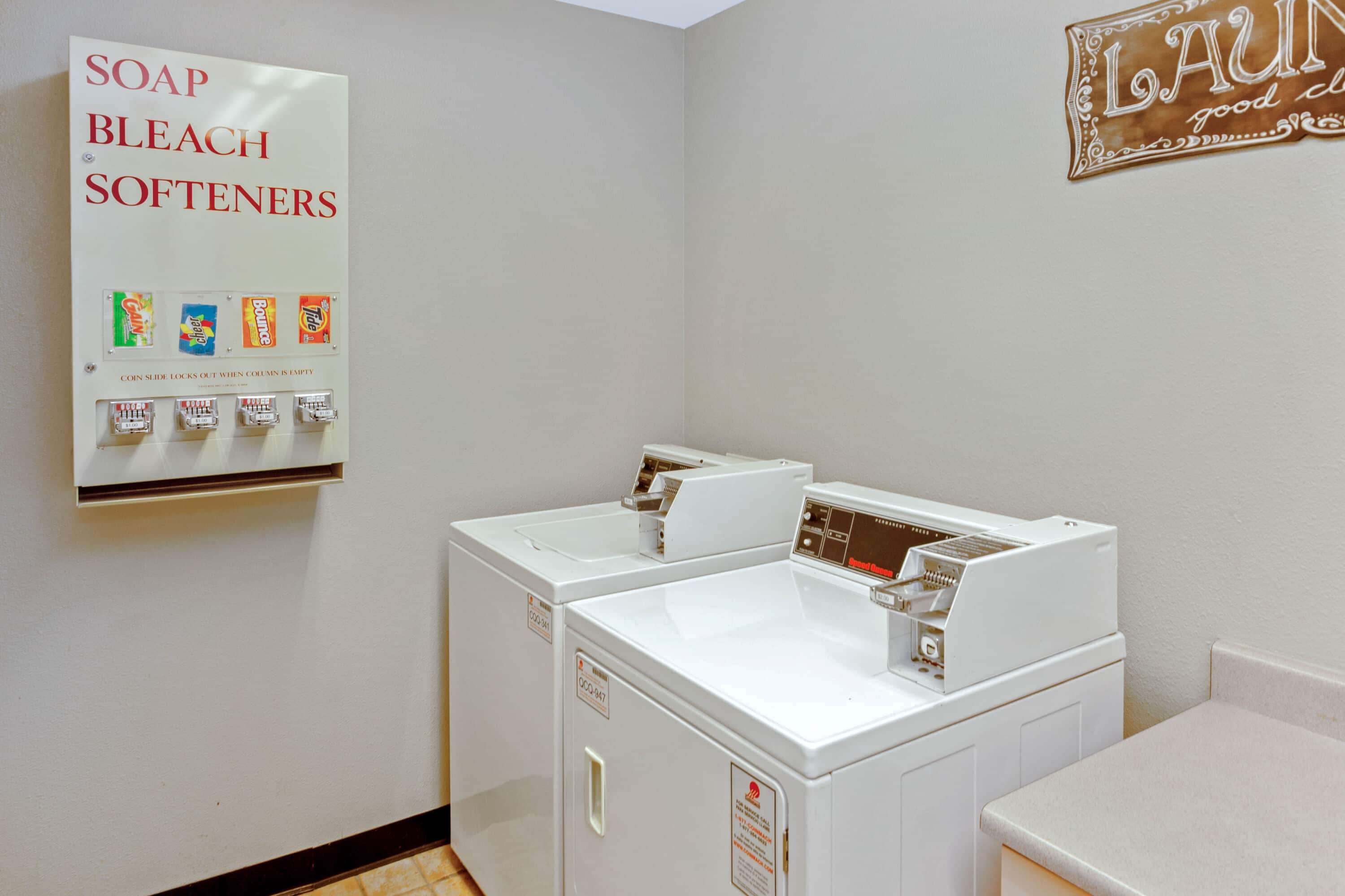 La Quinta Inn & Suites by Wyndham Milwaukee Delafield