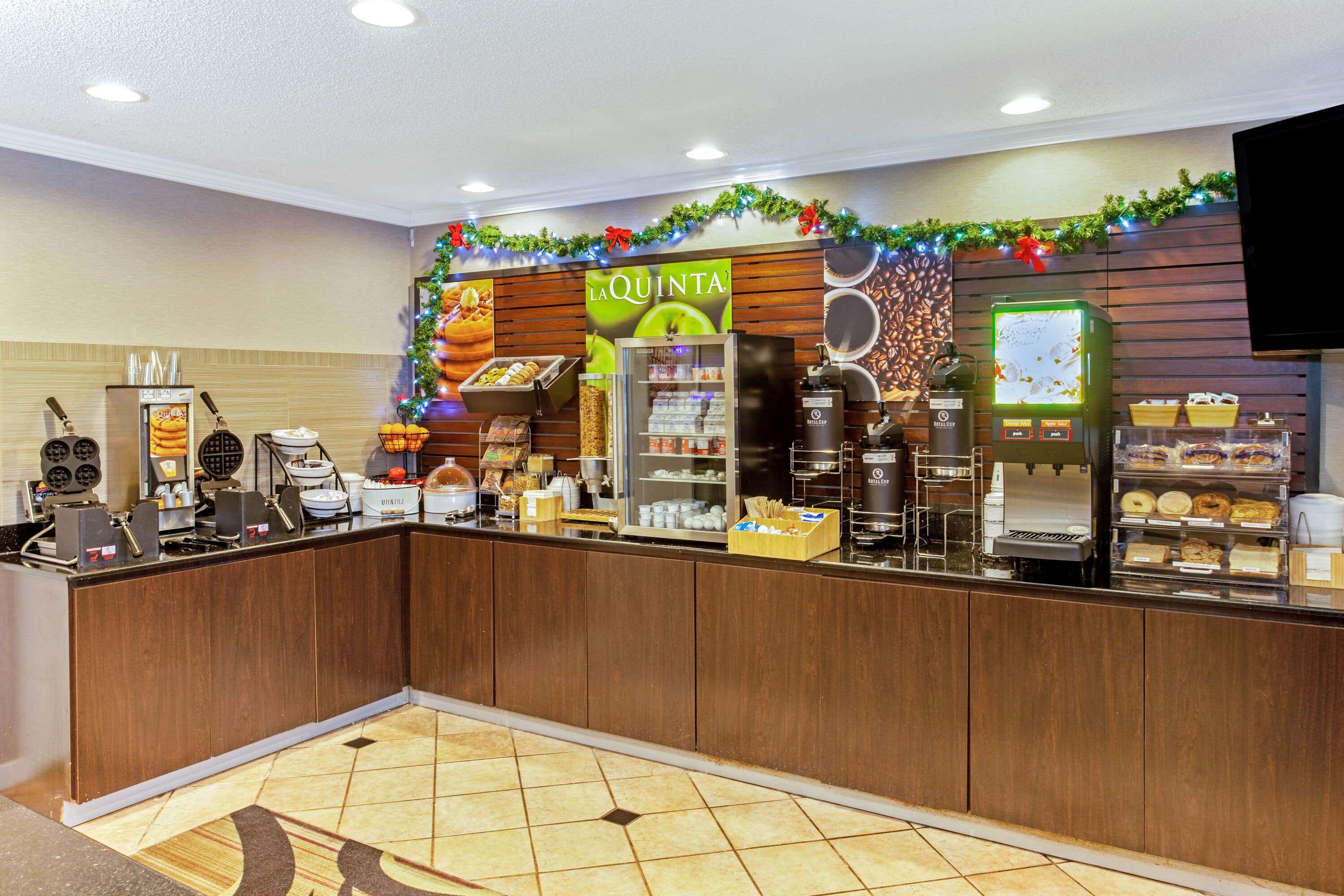 La Quinta Inn & Suites by Wyndham Milwaukee Delafield