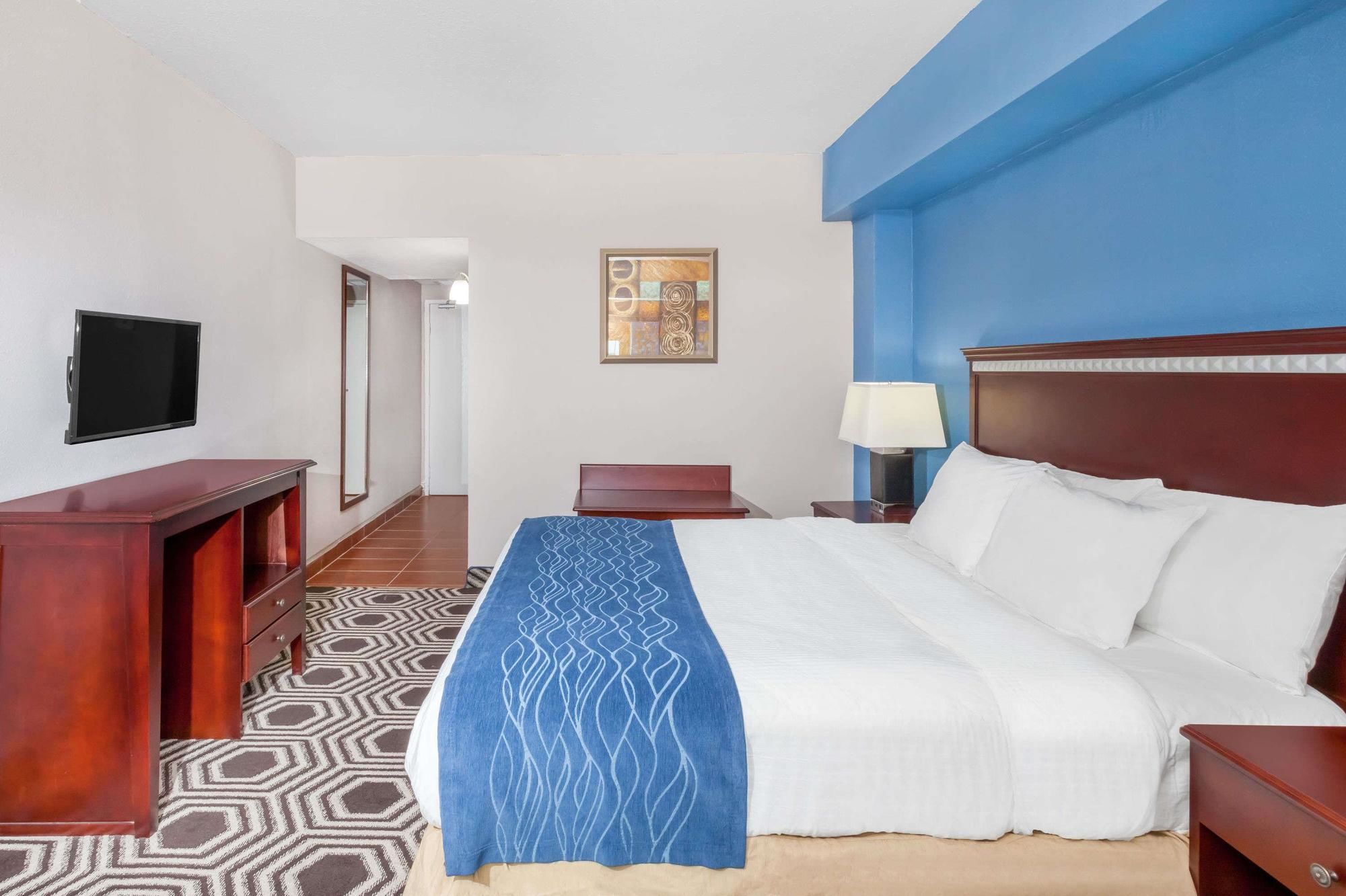 Baymont by Wyndham Delavan Near Lake Geneva