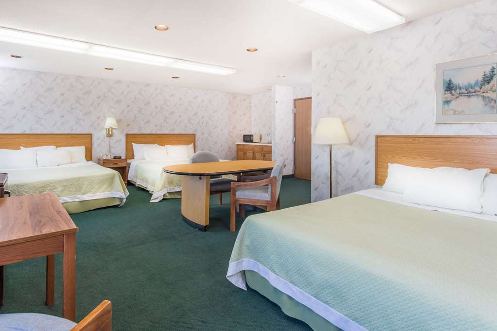 Days Inn by Wyndham Eagle River