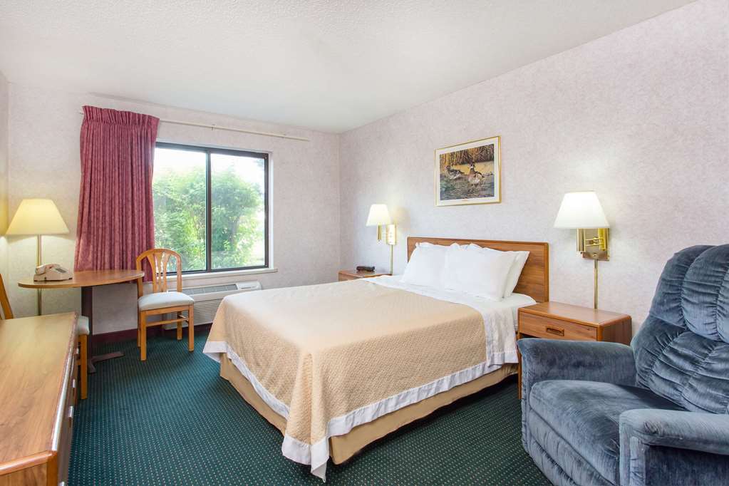 Days Inn by Wyndham Eagle River