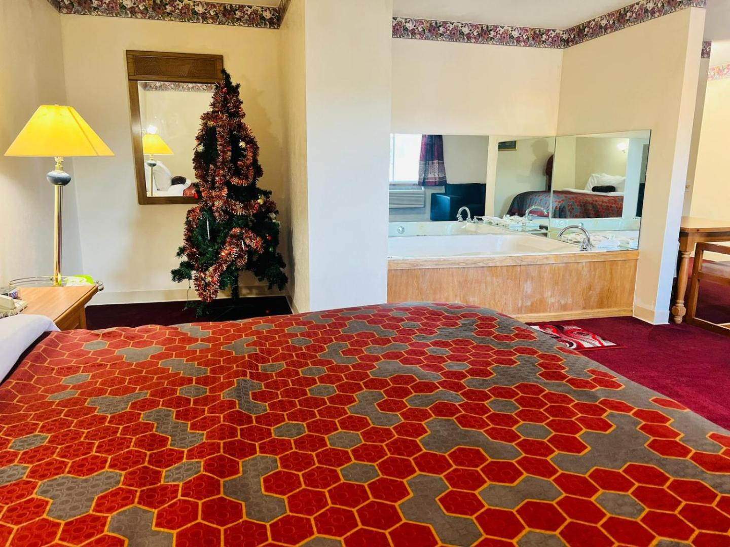 Villa Inn Motel Near Hwy 12 WI Capital O