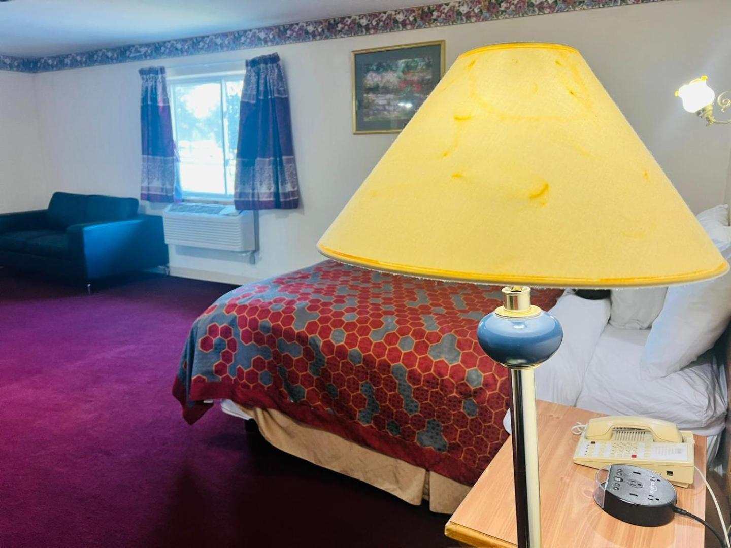 Villa Inn Motel Near Hwy 12 WI Capital O