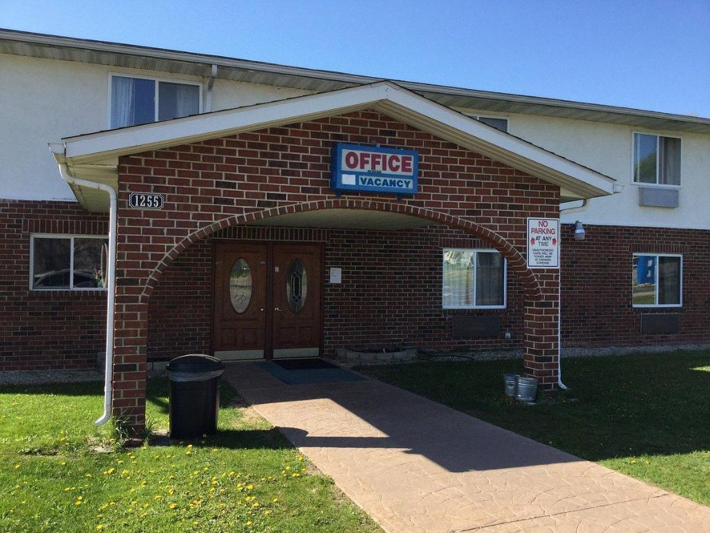 Villa Inn Motel Near Hwy 12 WI Capital O