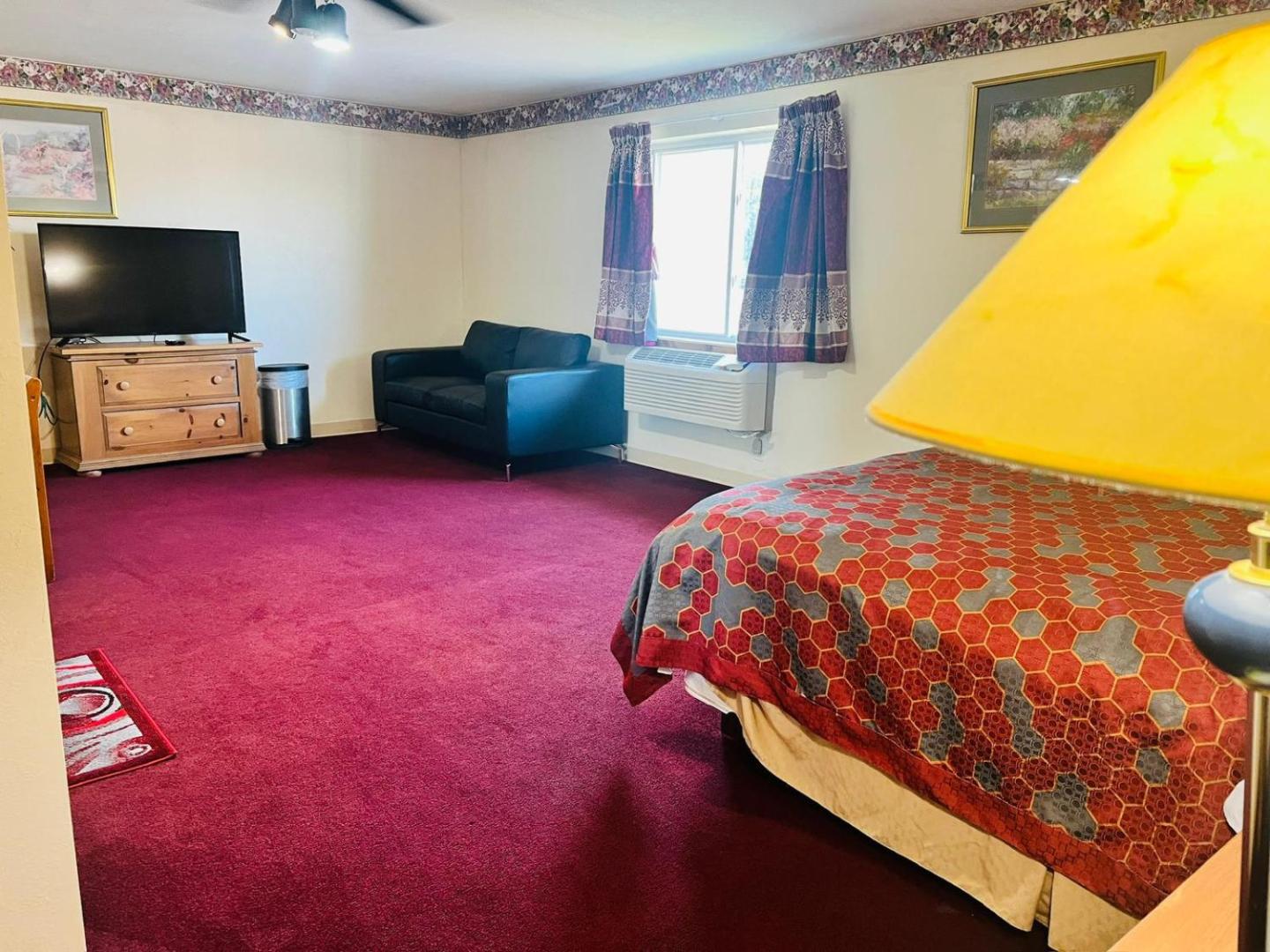 Villa Inn Motel Near Hwy 12 WI Capital O