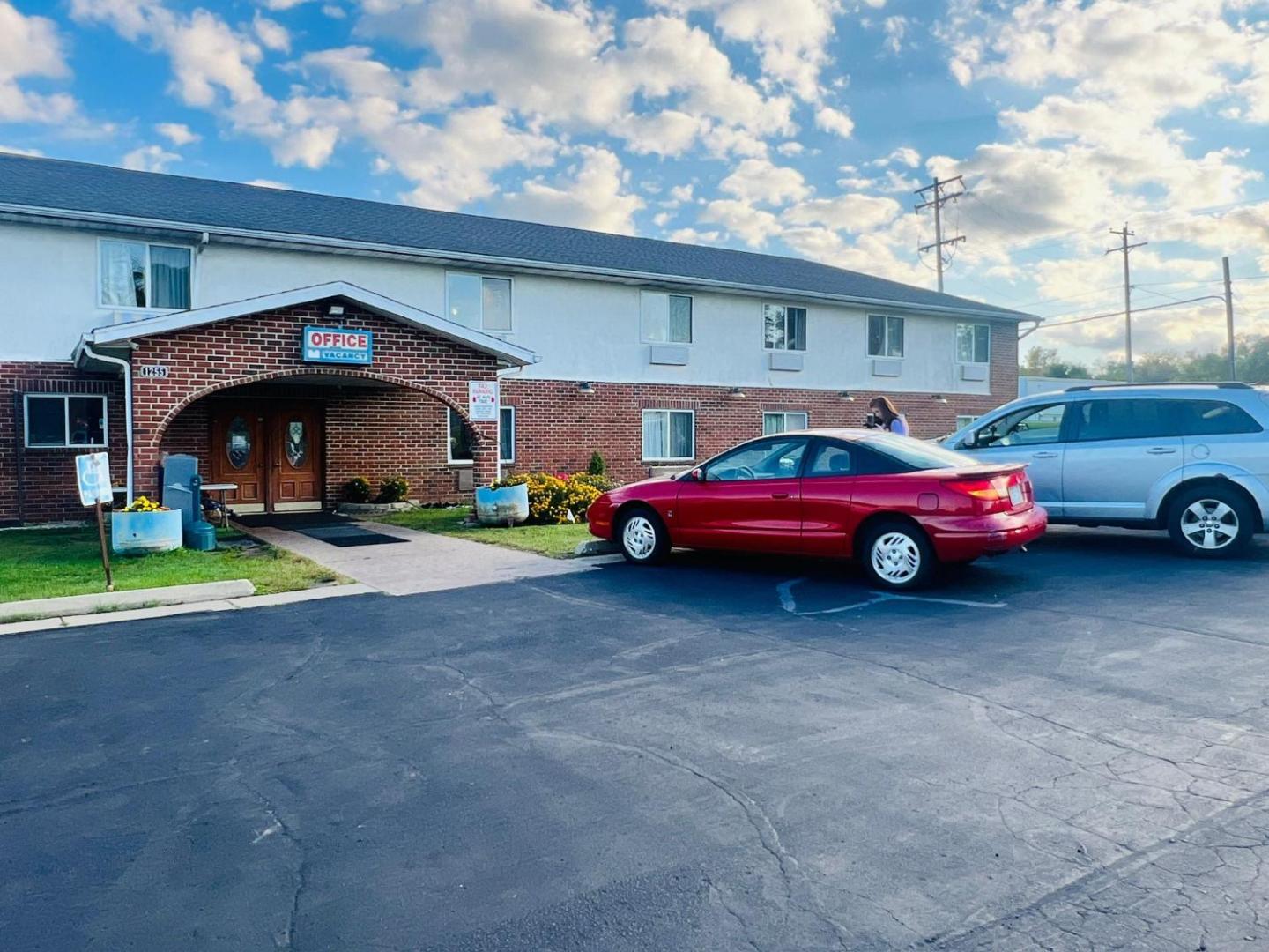 Villa Inn Motel Near Hwy 12 WI Capital O