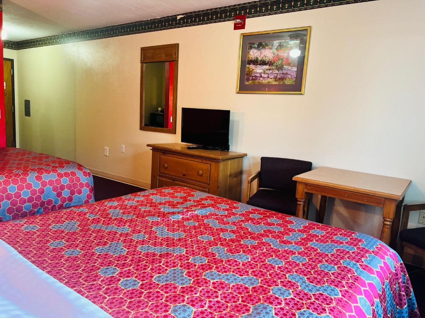 Villa Inn Motel Near Hwy 12 WI Capital O