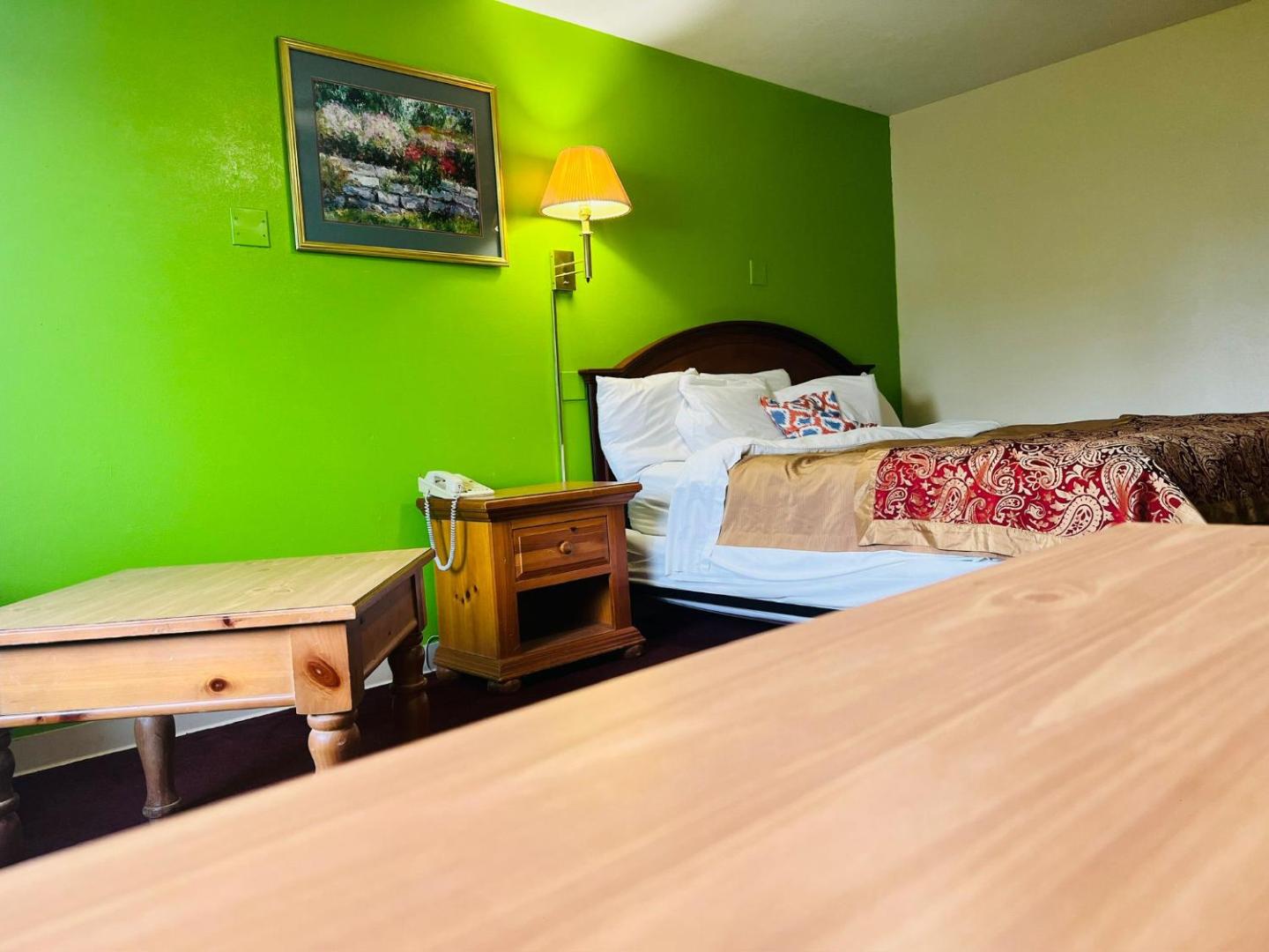 Villa Inn Motel Near Hwy 12 WI Capital O