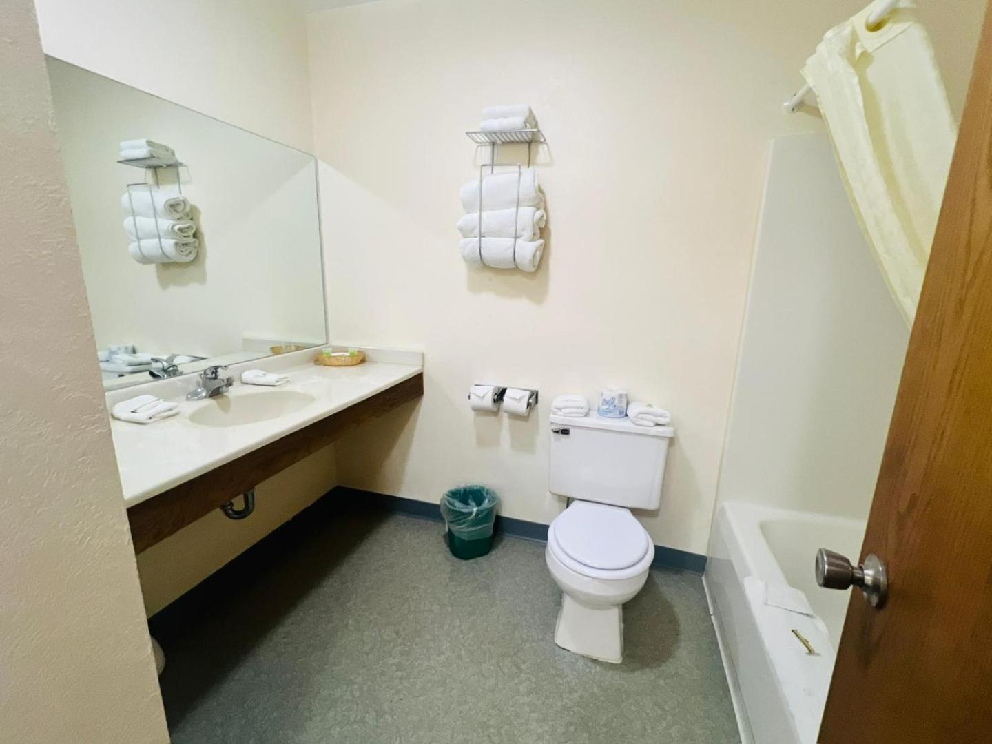 Villa Inn Motel Near Hwy 12 WI Capital O