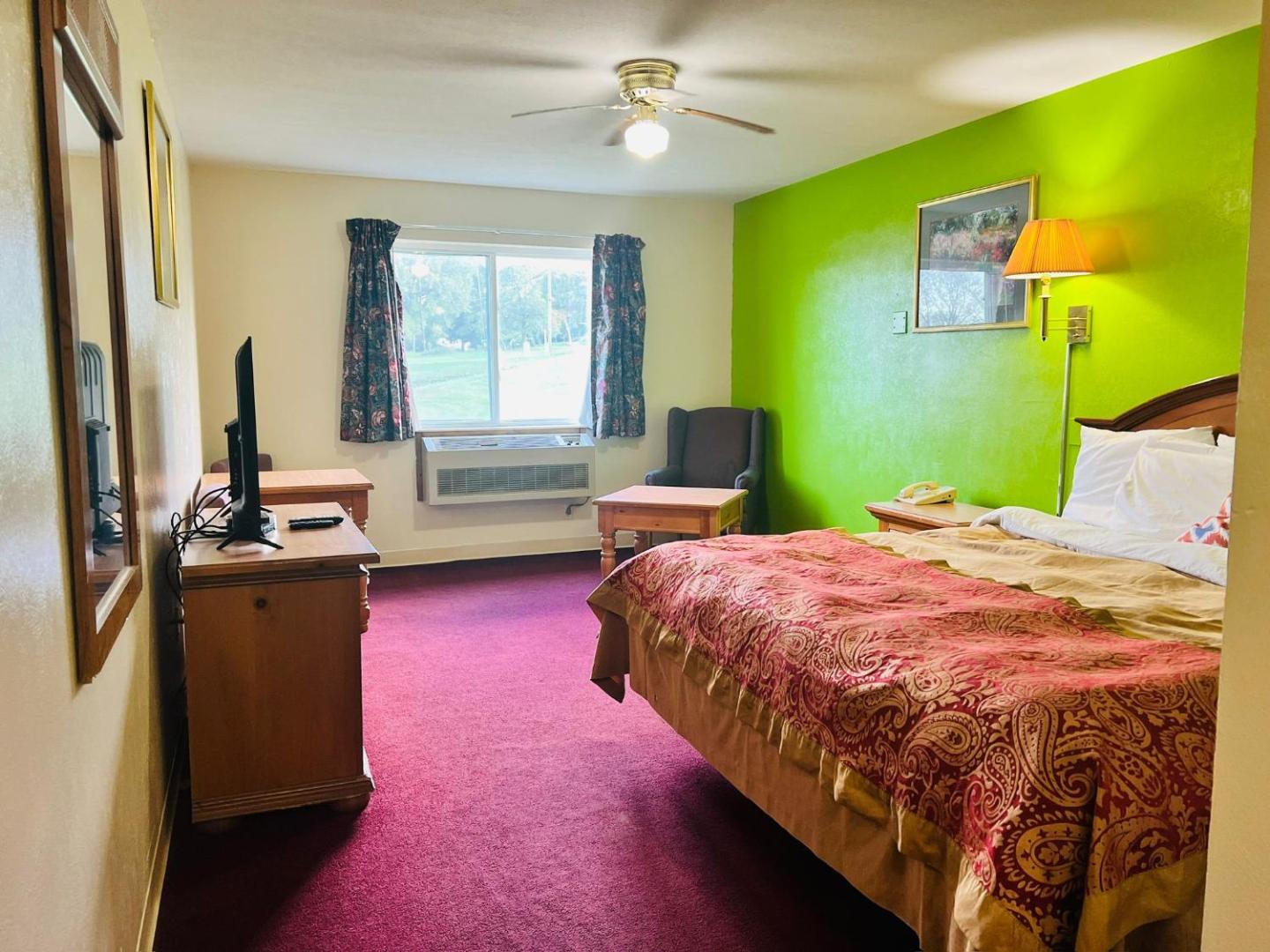 Villa Inn Motel Near Hwy 12 WI Capital O