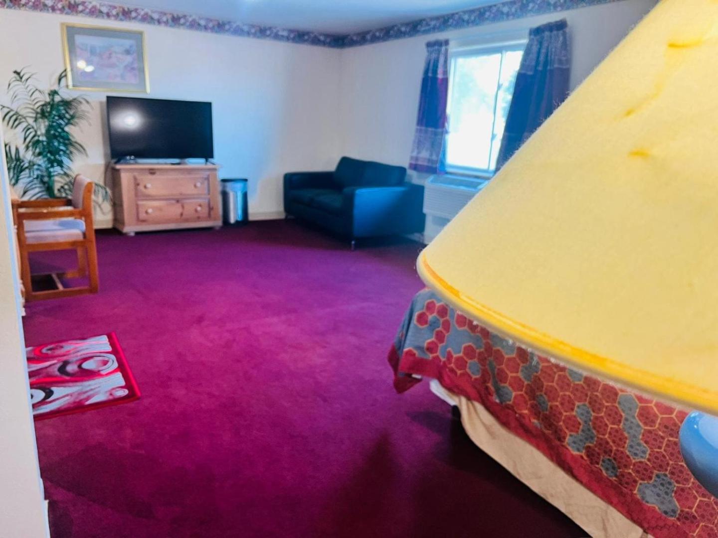 Villa Inn Motel Near Hwy 12 WI Capital O