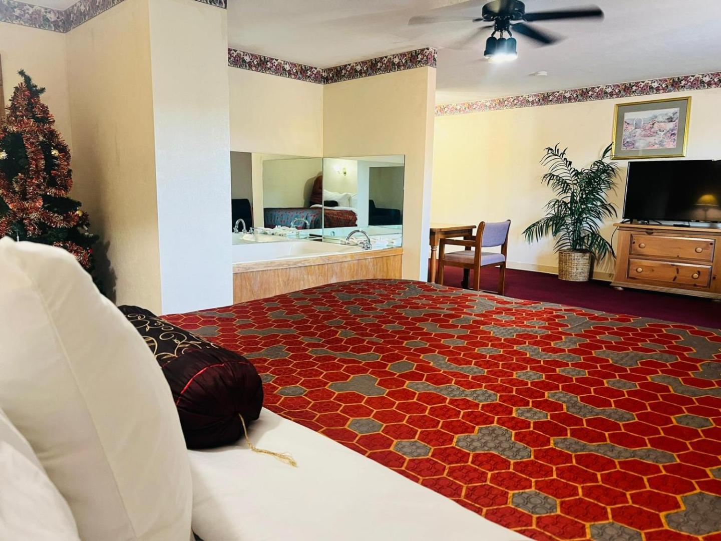 Villa Inn Motel Near Hwy 12 WI Capital O