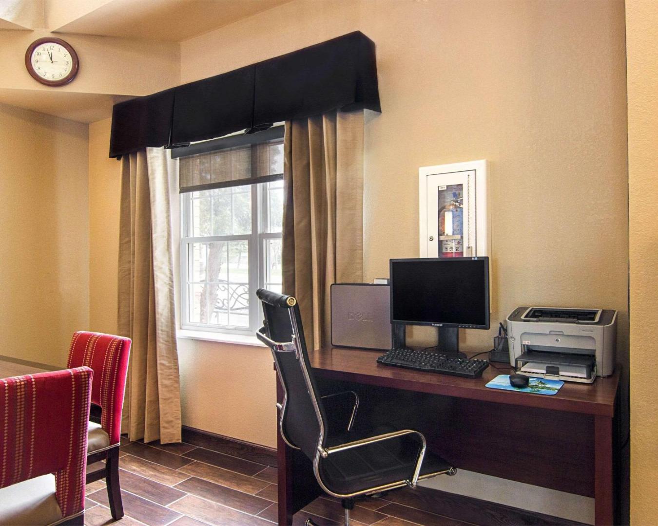 Comfort Inn & Suites Grafton-Cedarburg