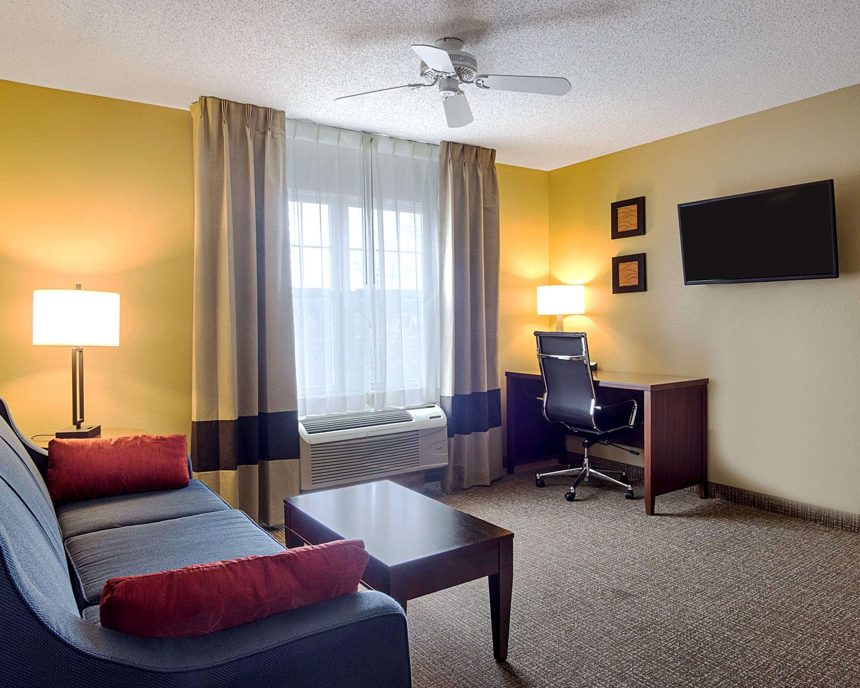 Comfort Inn & Suites Grafton-Cedarburg