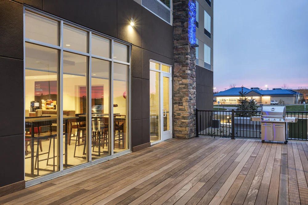 Holiday Inn Express and Suites Hudson I 94