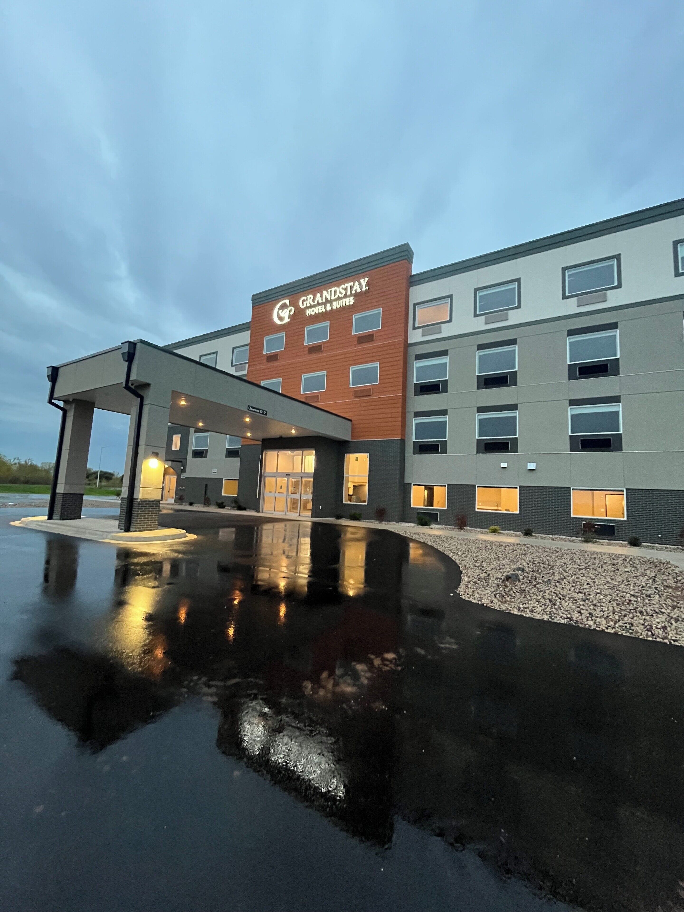 GrandStay Hotel & Suites Kaukauna