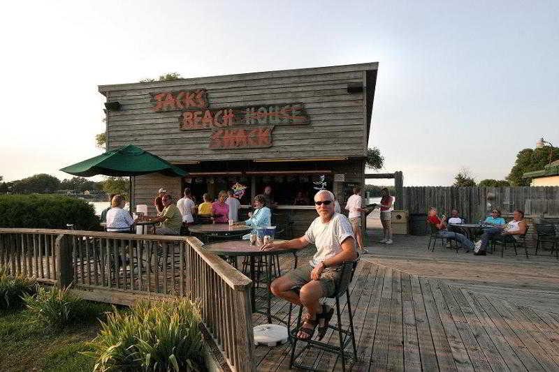 AmericInn by Wyndham La Crosse Riverfront Conference Center