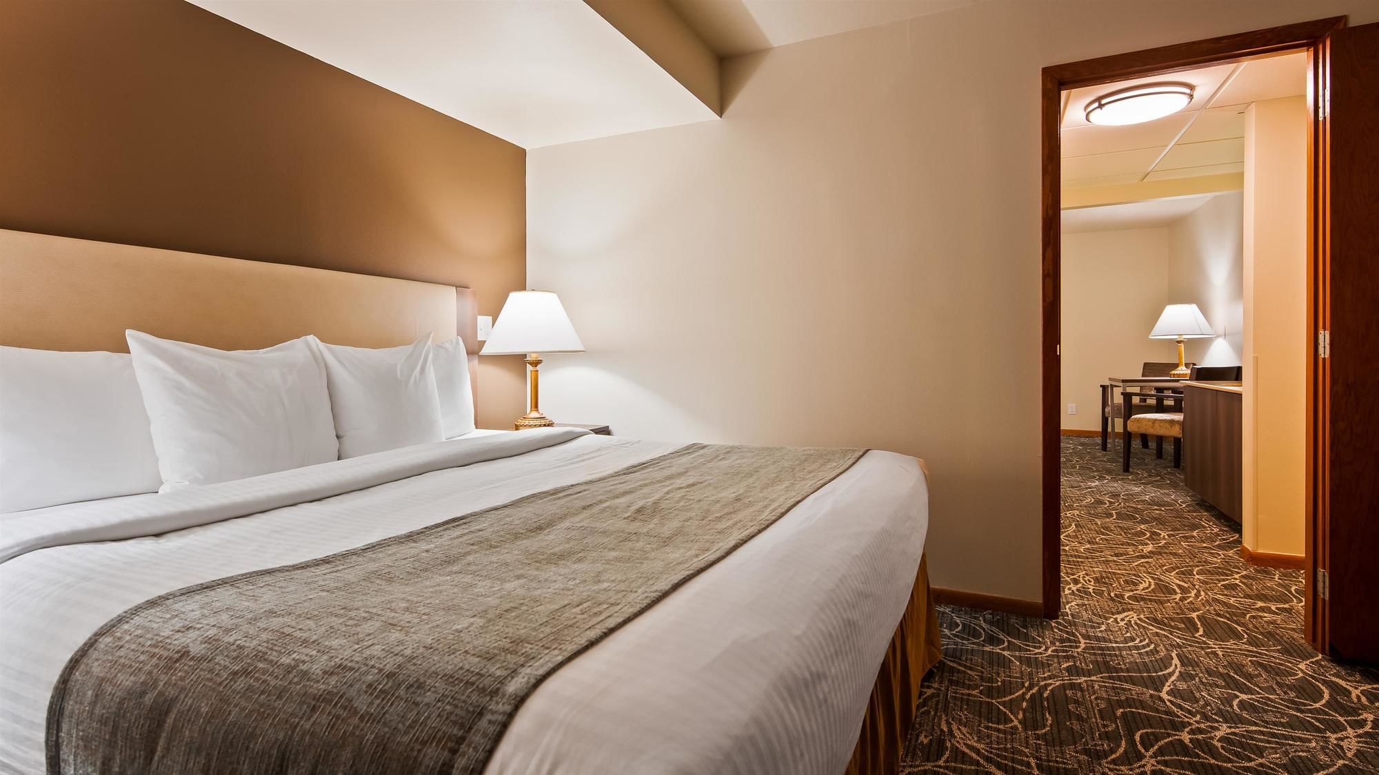 Best Western West Towne Suites
