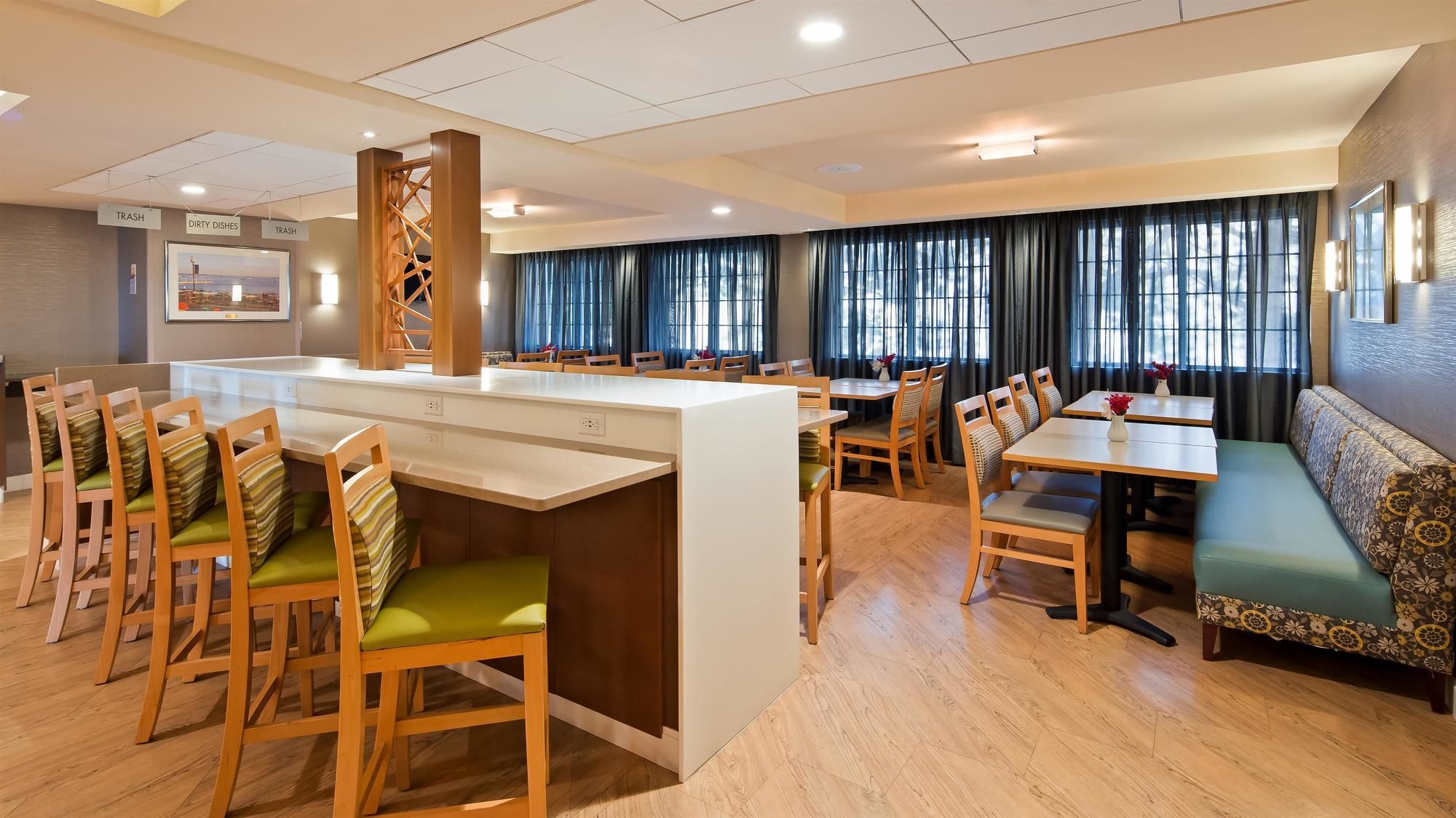 Best Western West Towne Suites