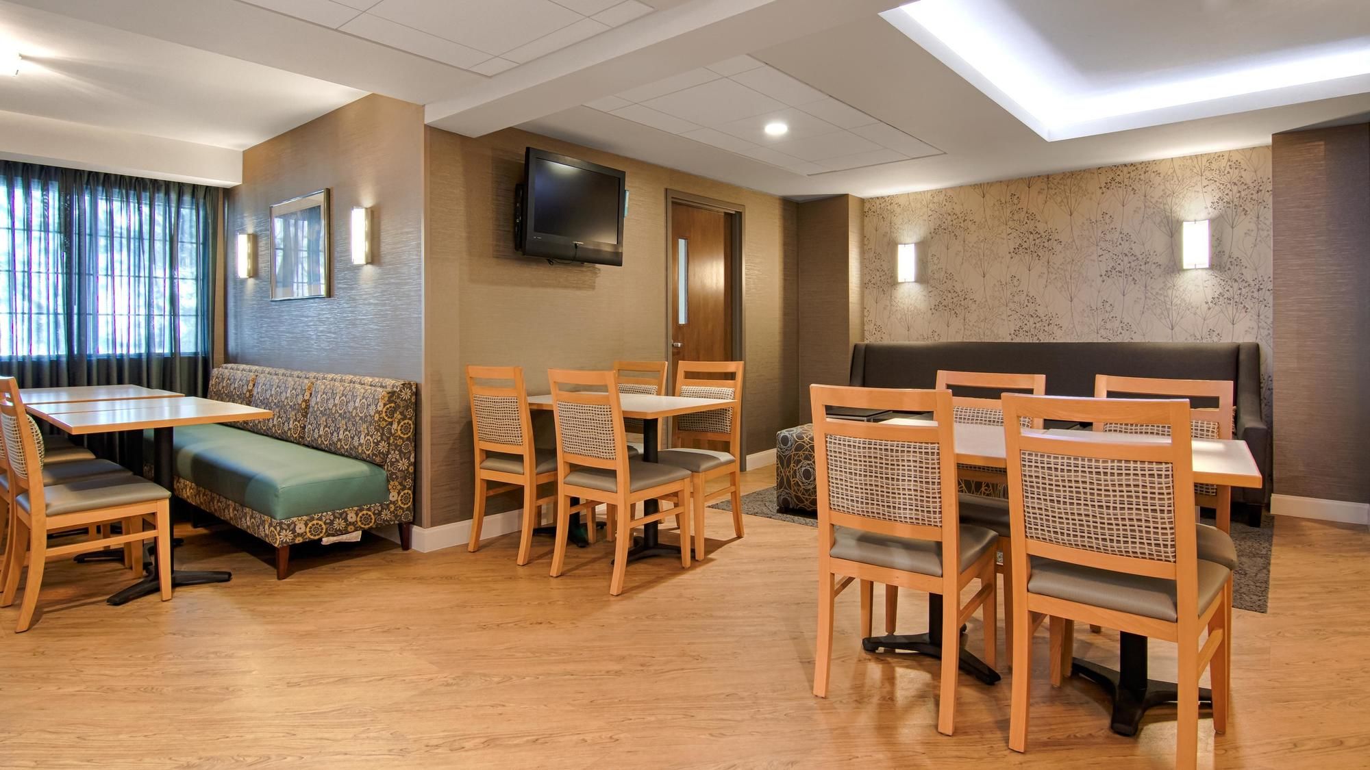Best Western West Towne Suites