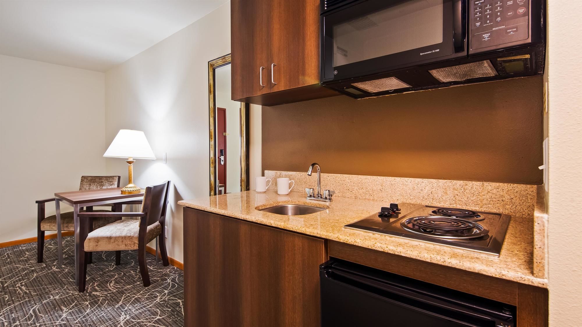 Best Western West Towne Suites