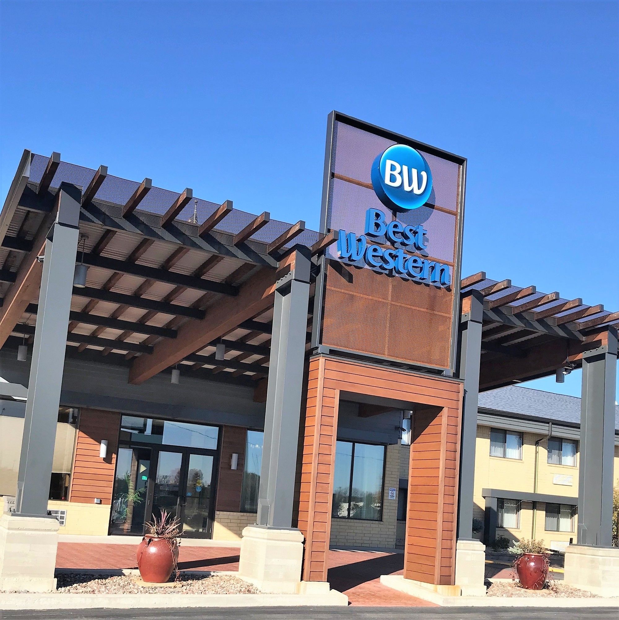 Best Western West Towne Suites