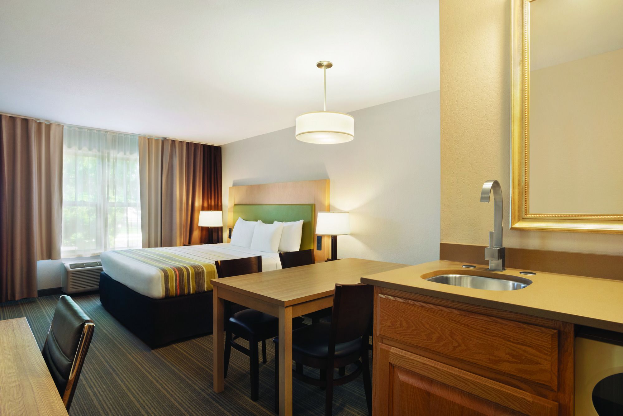 Country Inn & Suites by Radisson, Madison Southwest, WI
