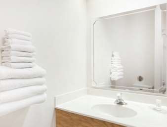 Days Inn & Suites By Wyndham Madison